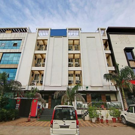 Capital O 32619 Hotel Sugar Palm Гвалиор Экстерьер фото