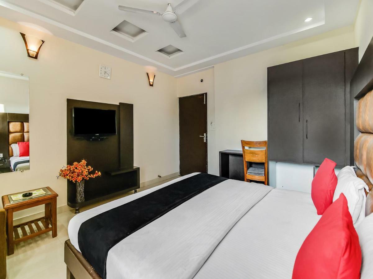 Capital O 32619 Hotel Sugar Palm Гвалиор Экстерьер фото