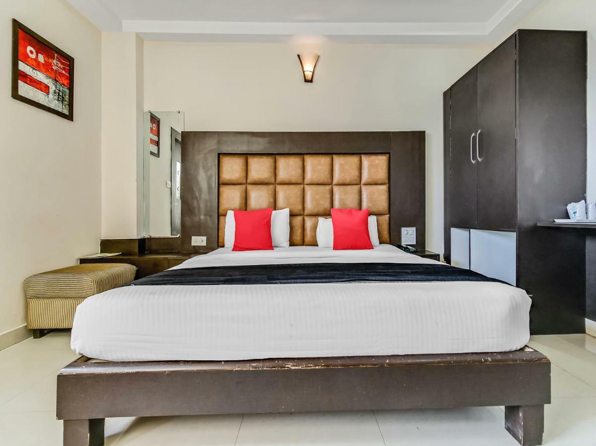 Capital O 32619 Hotel Sugar Palm Гвалиор Экстерьер фото