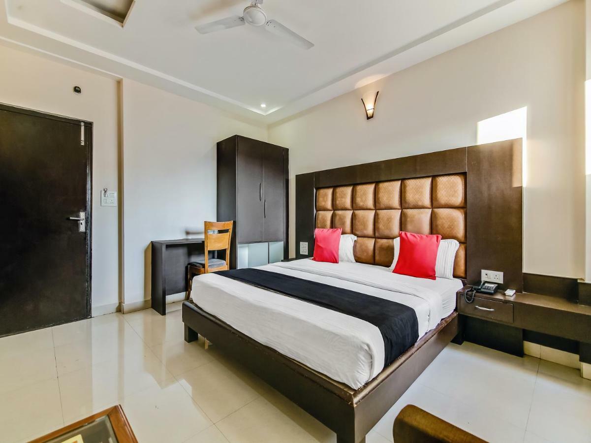 Capital O 32619 Hotel Sugar Palm Гвалиор Экстерьер фото