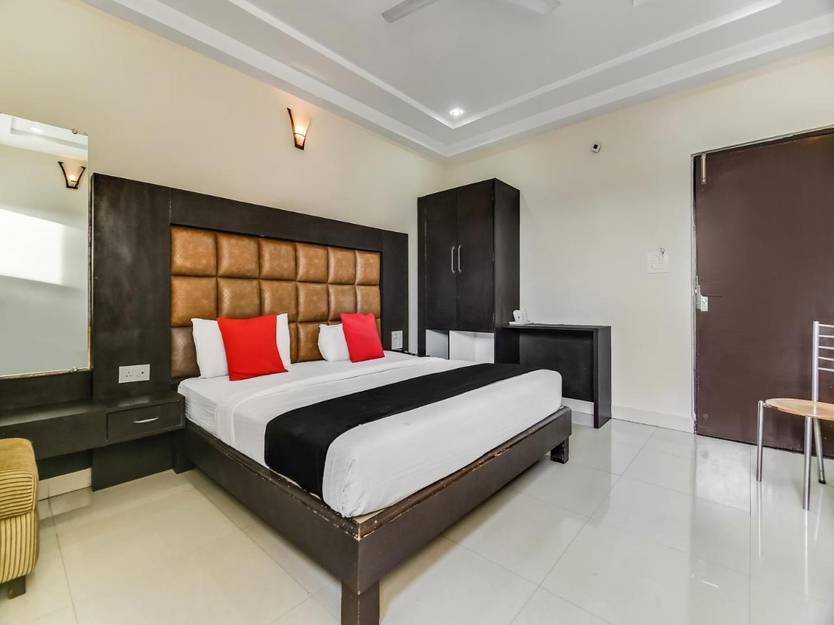 Capital O 32619 Hotel Sugar Palm Гвалиор Экстерьер фото